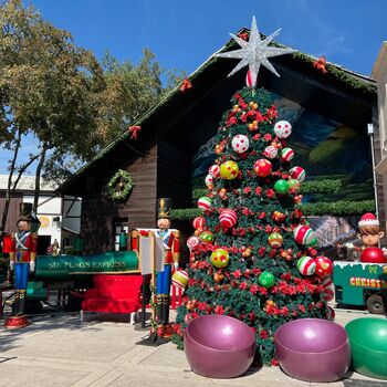 Christmas in The Park (Six Flags)