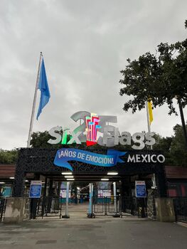 Six Flags - Julio